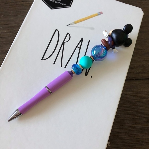 Disney Doorables: Mickey & Friends: Mickey Mouse handmade beaded pen - Picture 3 of 3